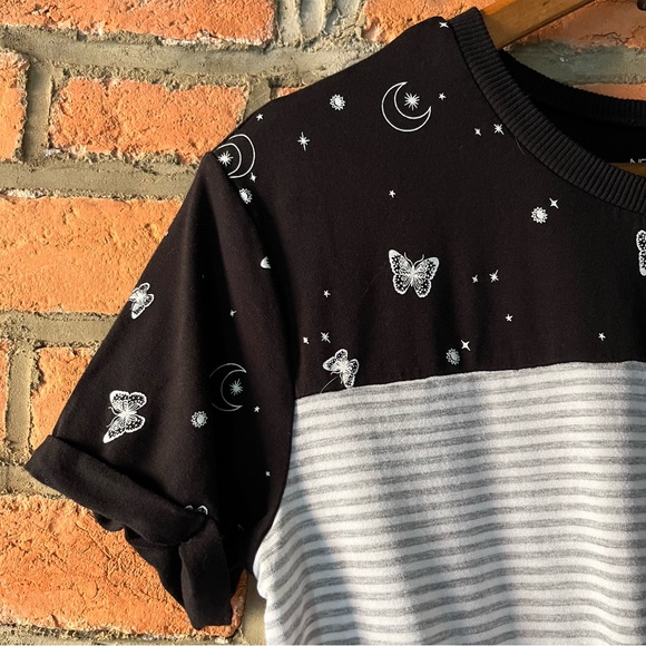 No Boundaries tie-front butterflies & cosmos t-shirt, size M - Picture 4 of 8